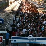 Istanbul Metrosu kalabalık yolculuk