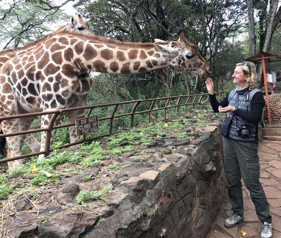 Yaprak Gürdal Kenya’da zürafa yetimhanesi