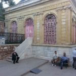 Lütfi Bey Kütüphanesi. Camii vakfının idare merkezi olarak kullanılmaktadır.