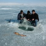 Kış aylarında Çıldır Gölünde Balık Tutma