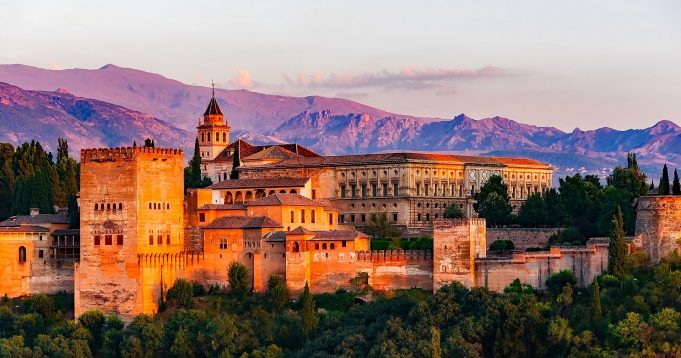 Granada'nın Başkenti, Şehirleri ve Bölgeleri