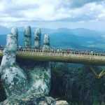 Vietnam’ın Büyüleyici Kasabası Dev Taş Ellerin Tuttuğu Köprüyle Cazibesini Artırdı!