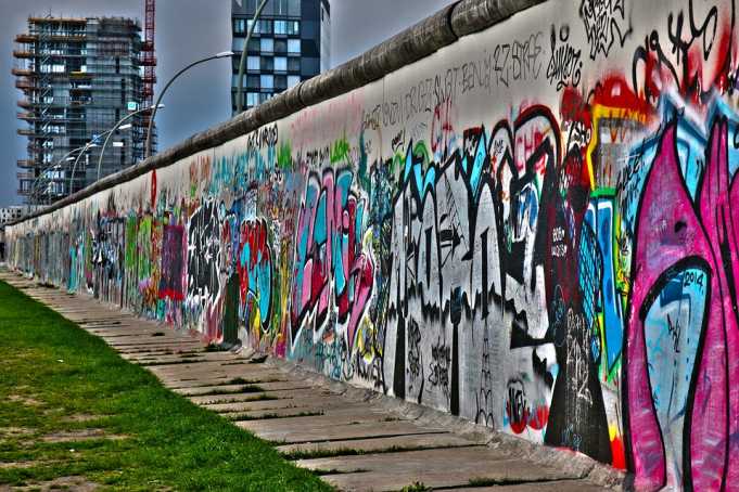 Berlin Duvarı Anıtı