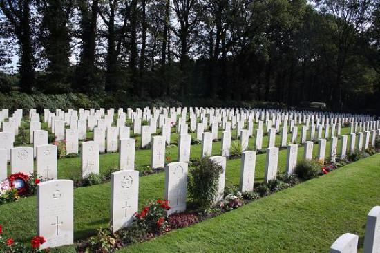 Arnhem Oosterbeek Savaş Mezarlığı